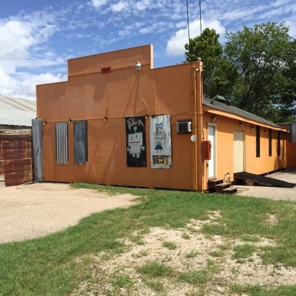 7629 Harrisburg Blvd, Houston, TX 77012