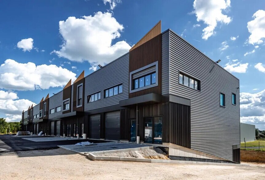 Industrial in Courtry for lease - Building Photo - Image 2 of 9