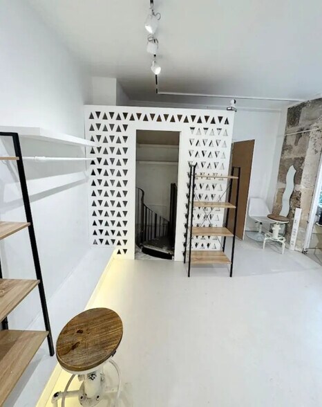 Retail in Paris for lease - Interior Photo - Image 1 of 1