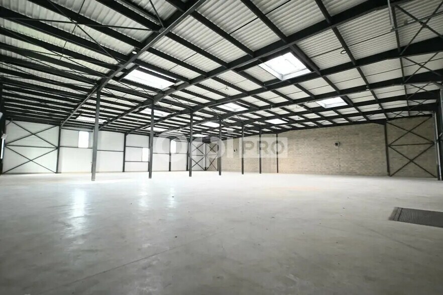 Office in Colombier-Saugnieu for lease - Interior Photo - Image 2 of 9