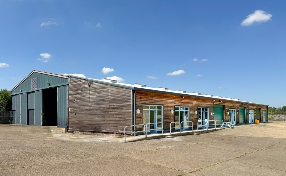 Red Lodge Rd, Bulwick for lease - Primary Photo - Image 1 of 3