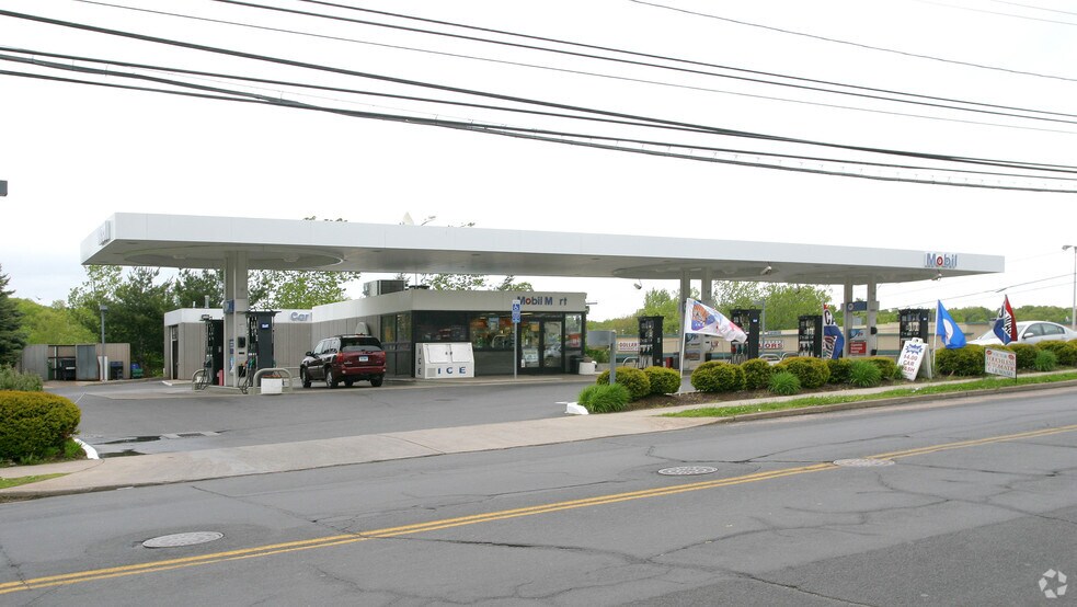 721 Farmington Ave, New Britain, CT for sale - Primary Photo - Image 1 of 1