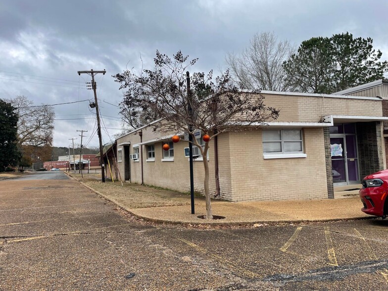 110 E Court Ave, Mendenhall, MS for sale - Primary Photo - Image 1 of 1