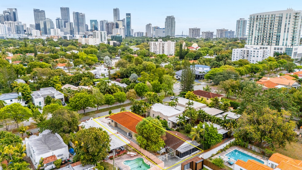 426 SW 26th Rd, Miami, FL for sale - Building Photo - Image 2 of 20