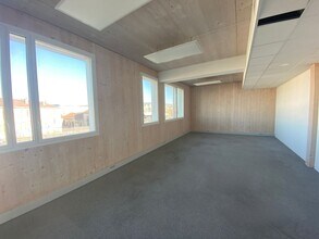 10 Place Bougainville, Marseille for lease Interior Photo- Image 2 of 5
