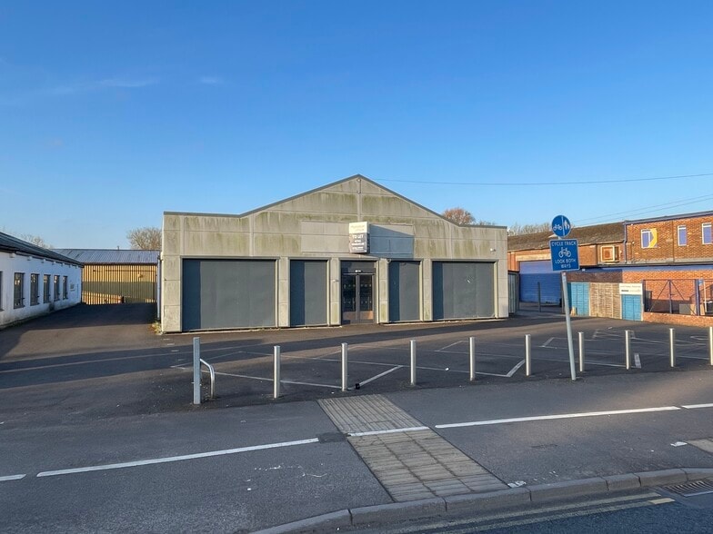110-112 Southampton Rd, Salisbury for lease - Building Photo - Image 2 of 5