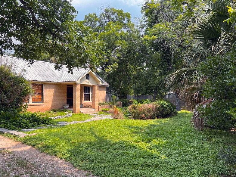 914 Shady Ln, Austin, TX for lease - Building Photo - Image 1 of 50