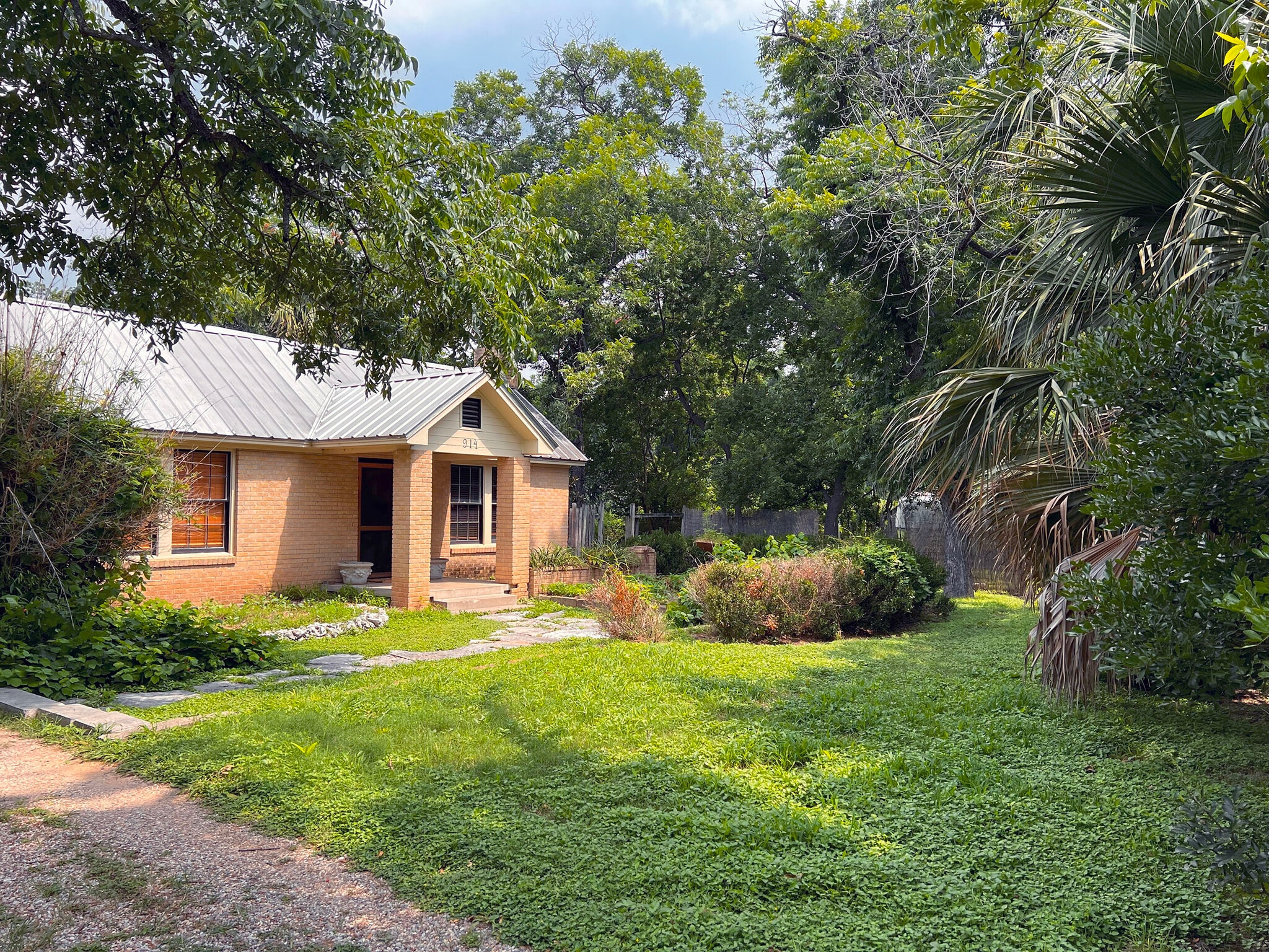 914 Shady Ln, Austin, TX for lease Building Photo- Image 1 of 51