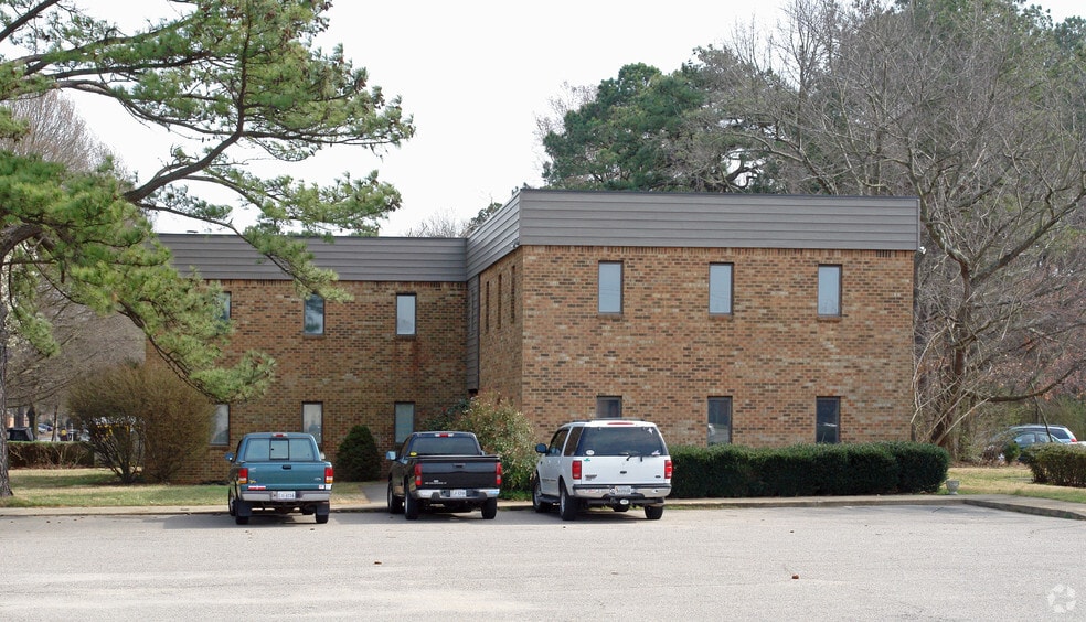 501 Cedar Rd, Chesapeake, VA for lease - Building Photo - Image 3 of 5