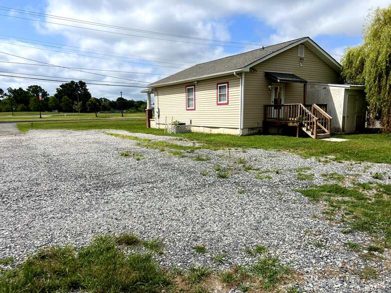 3604 E River Rd, South Chesterfield, VA for sale - Building Photo - Image 3 of 11