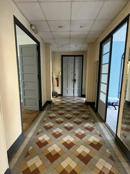 Office in Nice for lease - Interior Photo - Image 2 of 8