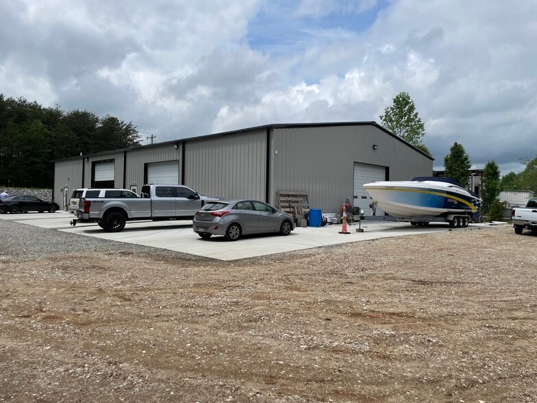 6451 Denver Industrial Park Rd, Denver, NC for lease - Building Photo - Image 2 of 8