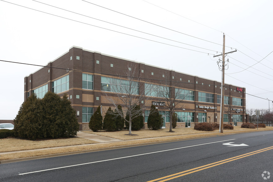 12701-12711 W 87th Street Pky, Lenexa, KS for lease - Primary Photo - Image 1 of 7