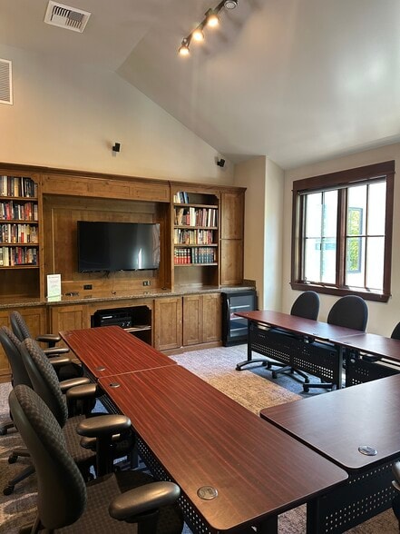7307 SW Beveland Rd, Tigard, OR for lease - Building Photo - Image 3 of 9