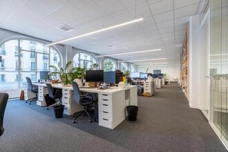 Office in Paris for lease Interior Photo- Image 2 of 6