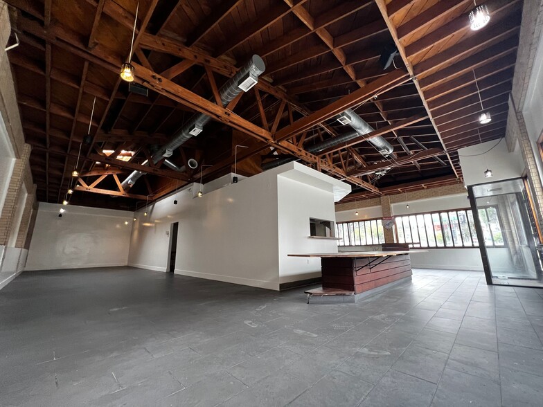 1701 W Sunset Blvd, Los Angeles, CA for lease - Primary Photo - Image 1 of 9