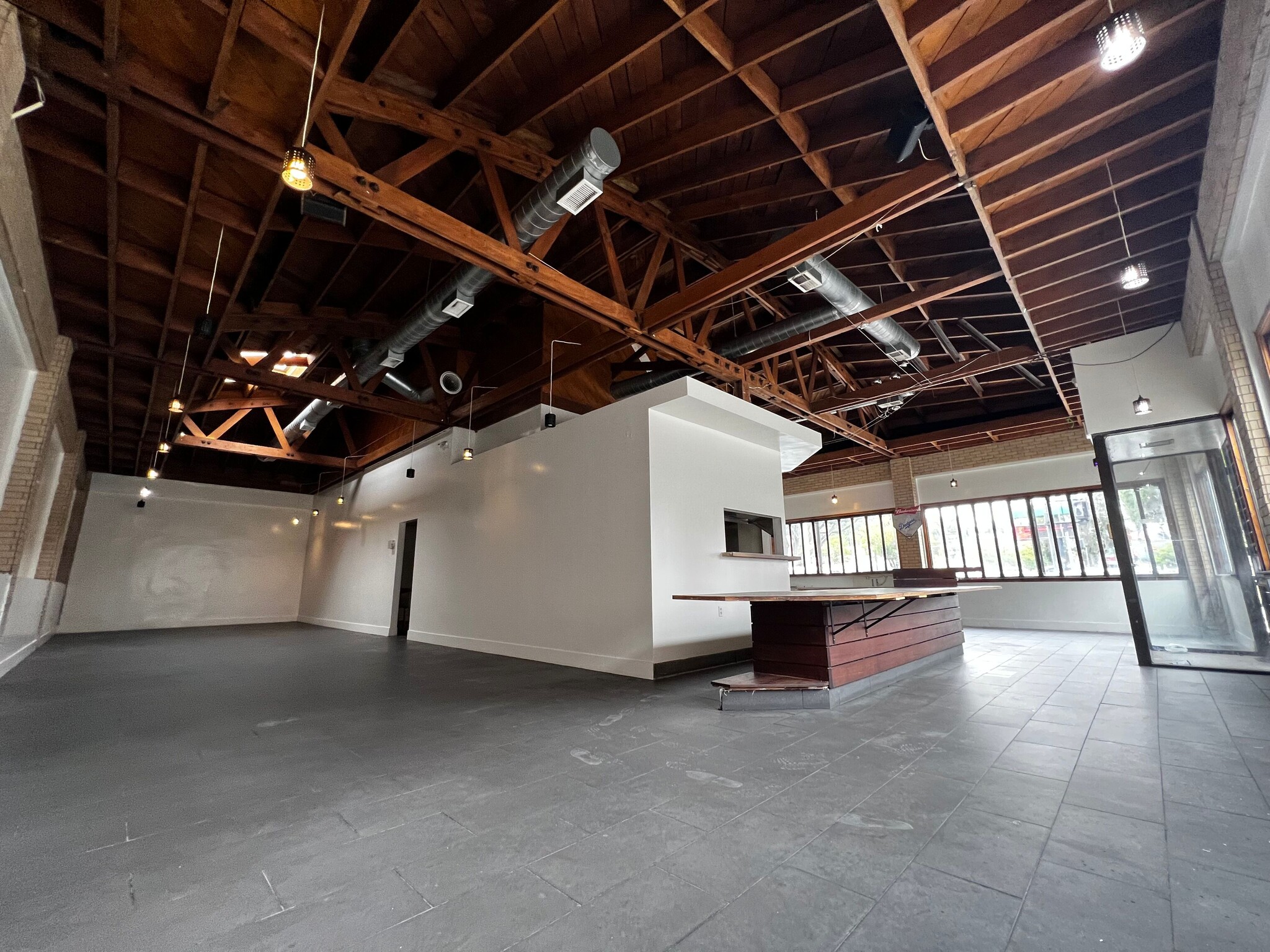 1701 W Sunset Blvd, Los Angeles, CA for lease Primary Photo- Image 1 of 10