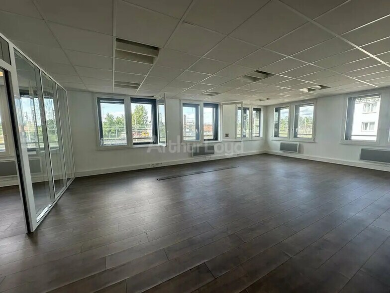 Office in Strasbourg for lease - Building Photo - Image 3 of 9
