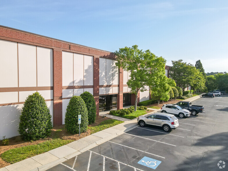 7020 Reames Rd, Charlotte, NC for lease - Building Photo - Image 2 of 4