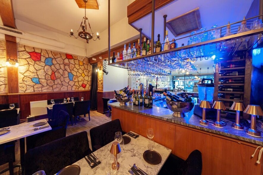 42 Old Church Rd, London for lease - Interior Photo - Image 3 of 10