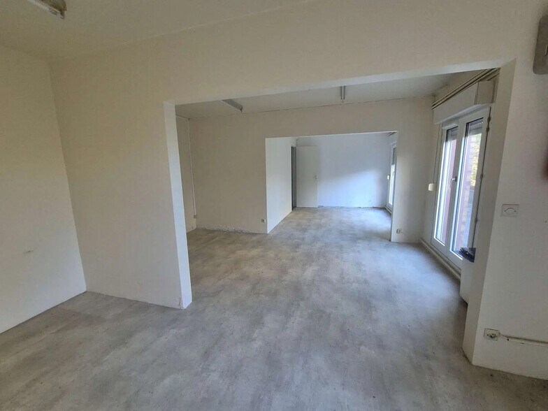 Office in Dammarie-Les-Lys for lease - Interior Photo - Image 2 of 3