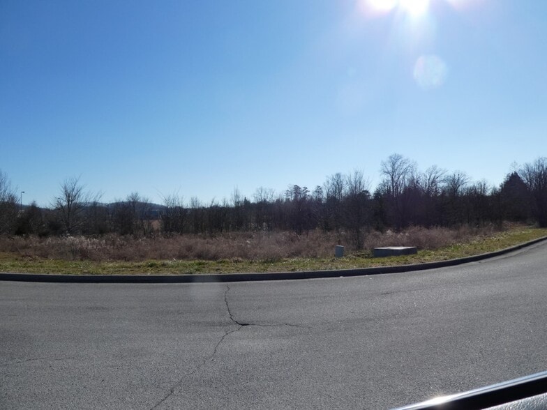 Laboratory Rd, Oak Ridge, TN 37830