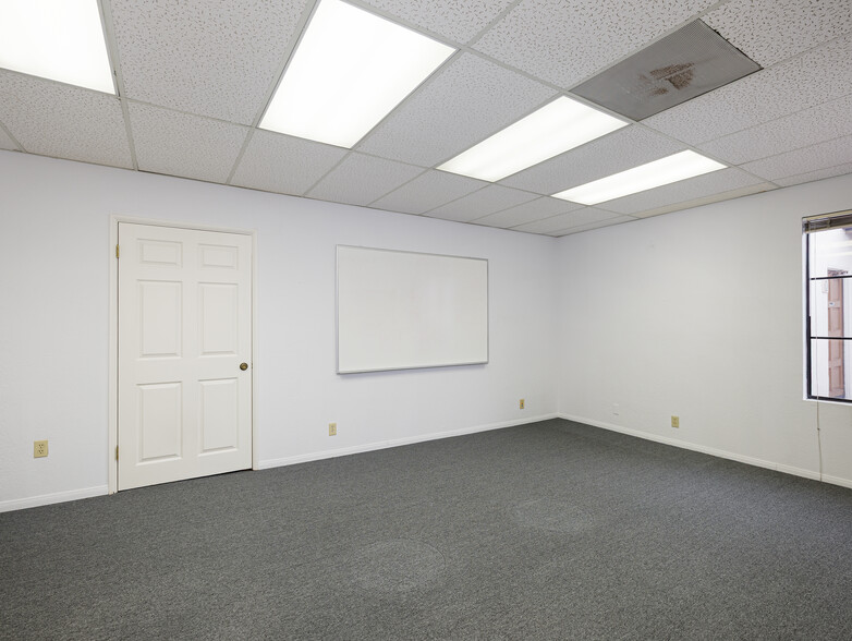 302 W Grand Ave, El Segundo, CA for lease - Building Photo - Image 3 of 25