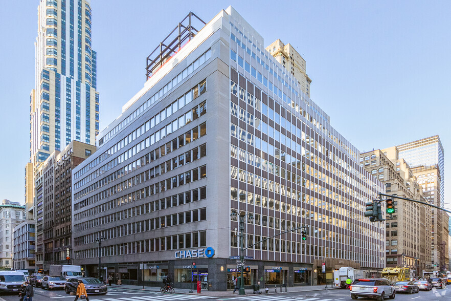 260 Madison Ave, New York, NY for lease - Building Photo - Image 2 of 4