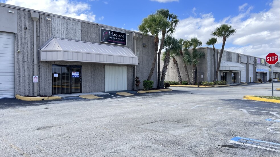 2600-2634 NW 72nd Ave, Miami, FL for lease - Building Photo - Image 2 of 7