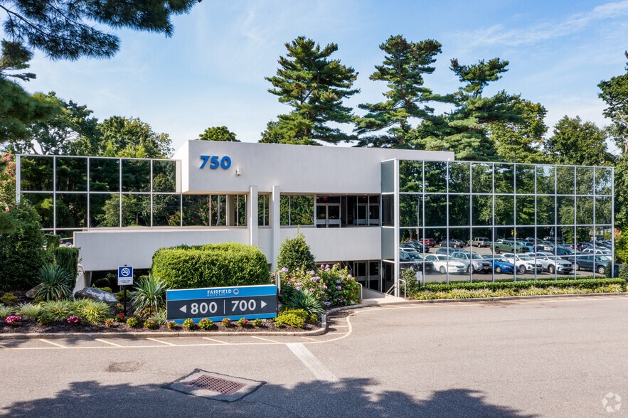 750 Veterans Memorial Hwy, Hauppauge, NY for lease - Building Photo - Image 2 of 5