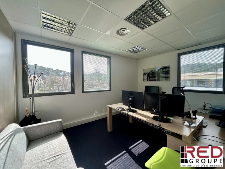 Office in Le Tholonet for lease - Building Photo - Image 1 of 6
