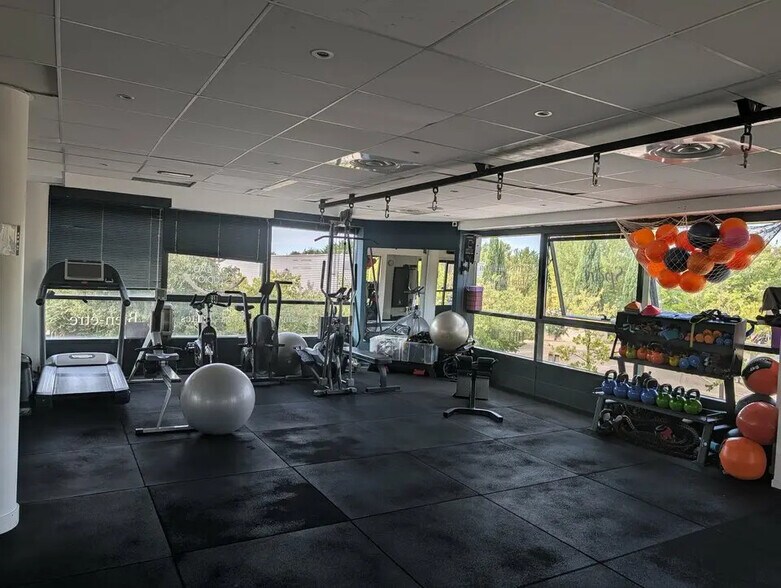 185 Rue Corindon, Éguilles for lease - Building Photo - Image 2 of 12