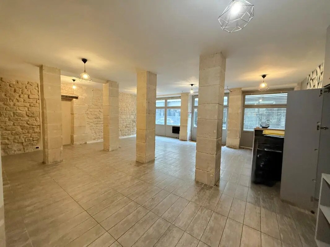 Retail in Paris for lease Building Photo- Image 1 of 8