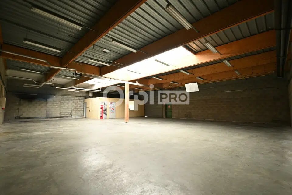 Office in Meyzieu for lease Interior Photo- Image 1 of 8