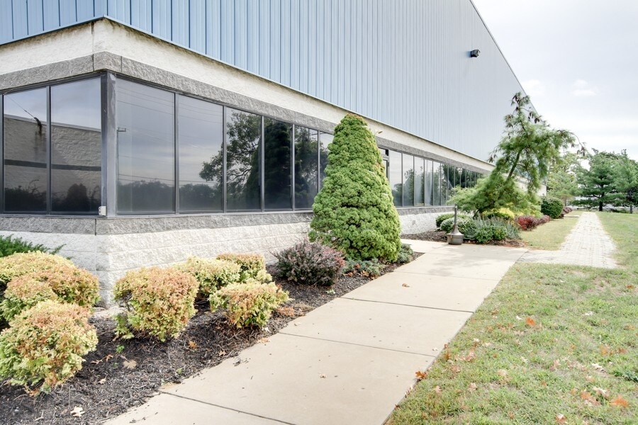 2339 Center Square Rd, Logan Township, NJ 08085