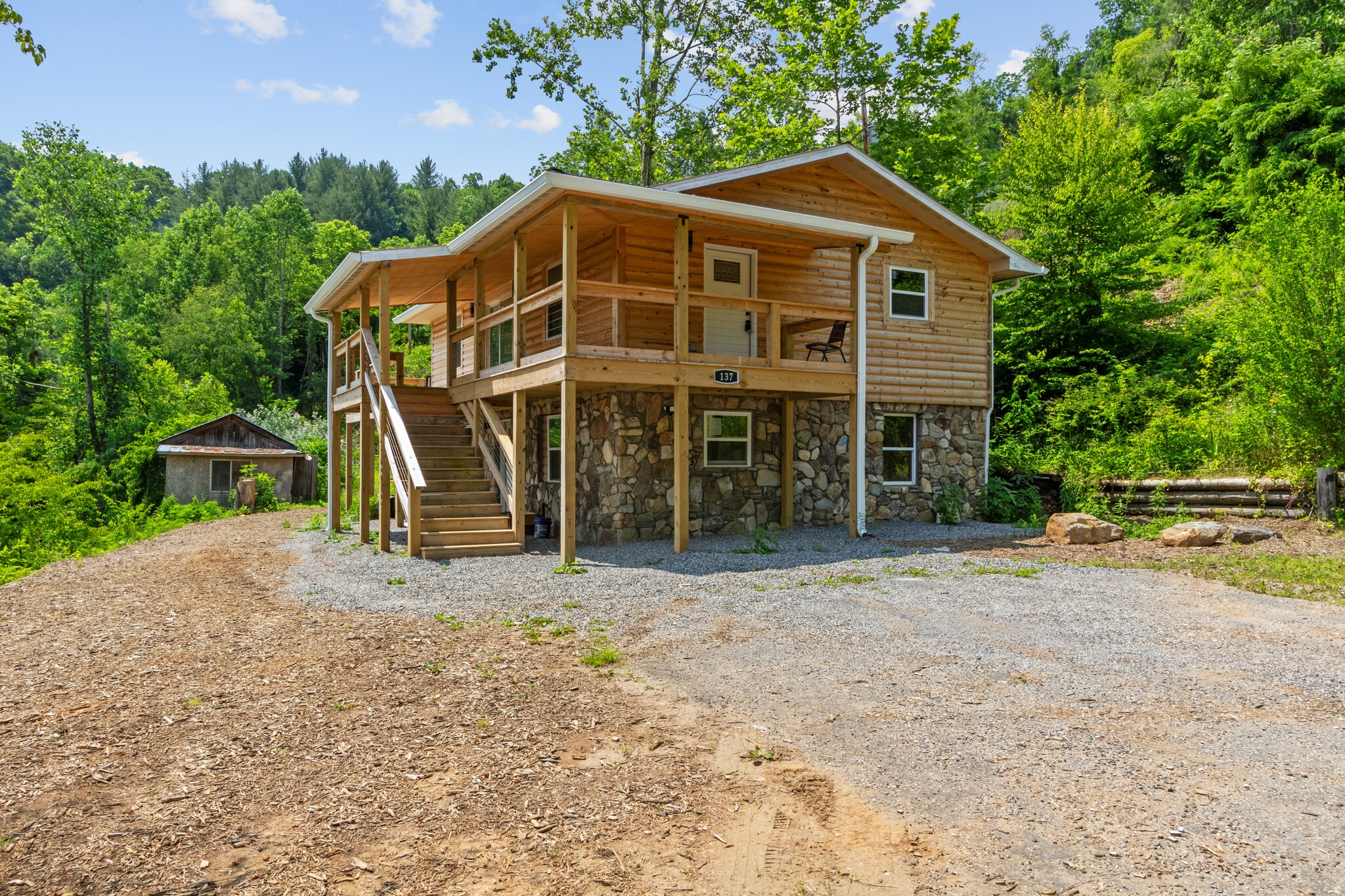 137 Red Maple Ln, Burnsville, NC for sale Primary Photo- Image 1 of 29