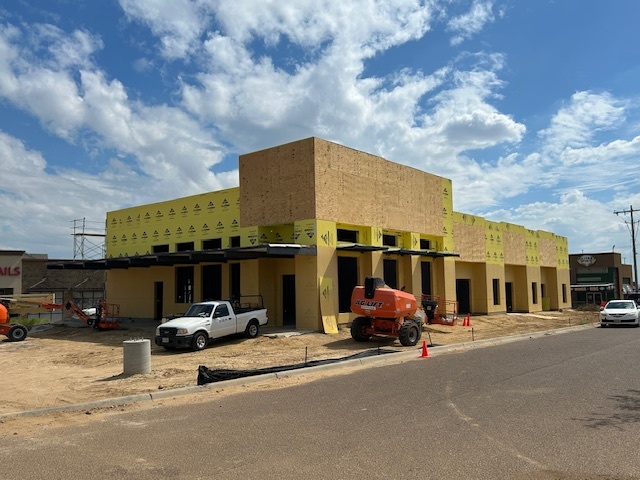 2324 Jacaman Rd, Laredo, TX for lease - Building Photo - Image 1 of 25