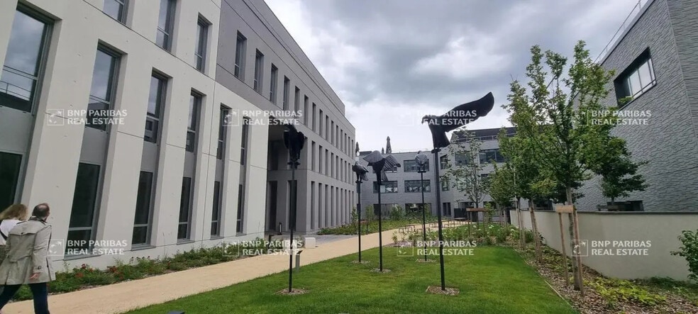 Office in Villeurbanne for sale - Building Photo - Image 2 of 22