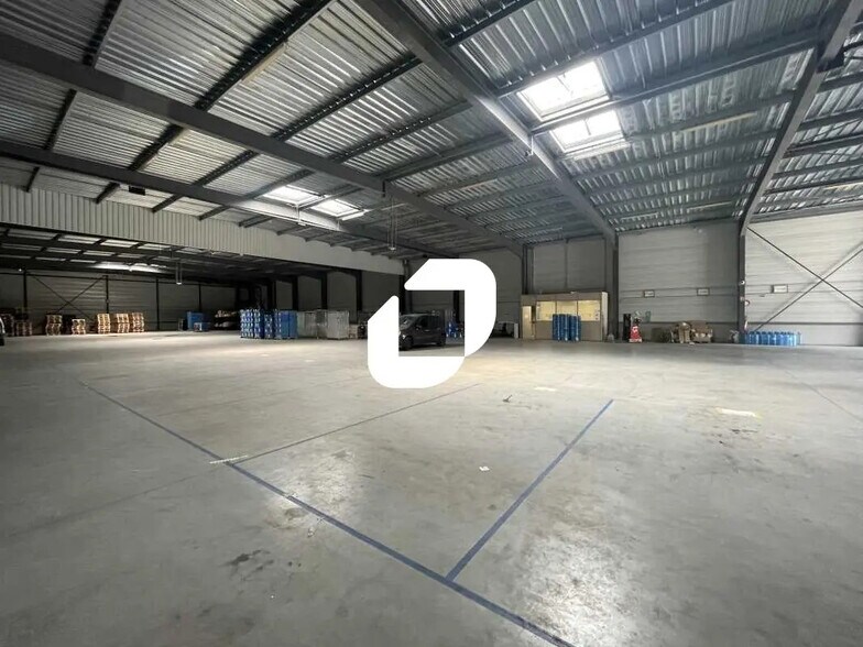 Flex in Le Haillan for lease - Interior Photo - Image 1 of 8