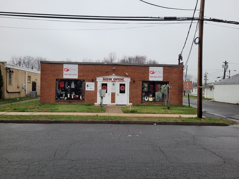 19 Lexington Ave, Ewing, NJ 08618