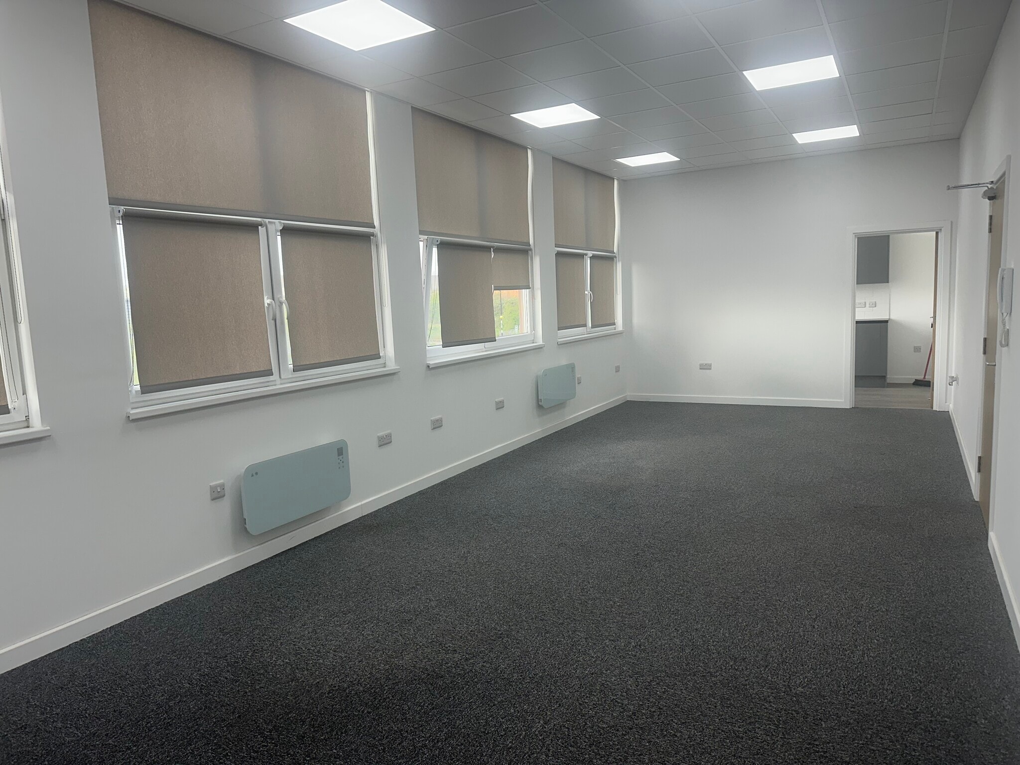 Coldharbour Ln, Rainham for sale Interior Photo- Image 1 of 1