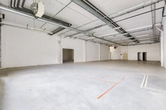 21/23 Rue Du Petit Albi, Cergy for lease Interior Photo- Image 1 of 4