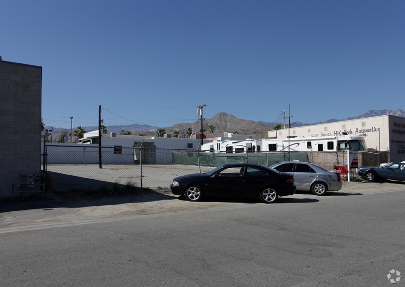 68457 Commercial Rd, Cathedral City, CA for lease - Building Photo - Image 2 of 3