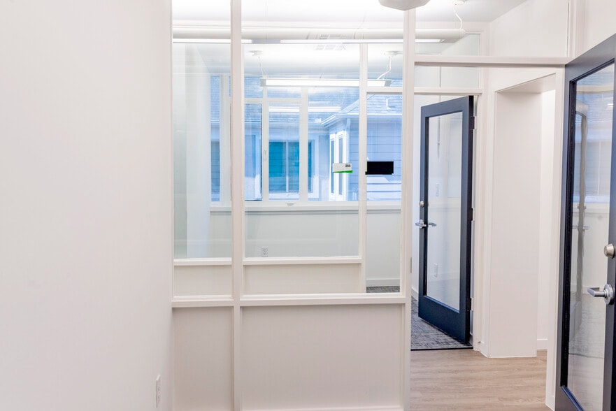 4900-4912 Travis St, Houston, TX for lease - Building Photo - Image 3 of 9