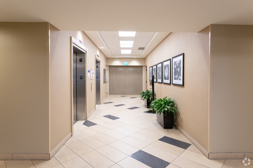 4370 Dominion St, Burnaby, BC for lease - Lobby - Image 3 of 9