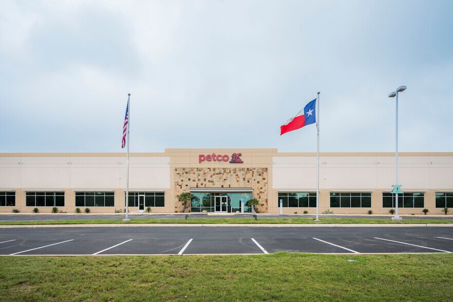 654 Richland Hills Dr, San Antonio, TX for lease - Building Photo - Image 2 of 14