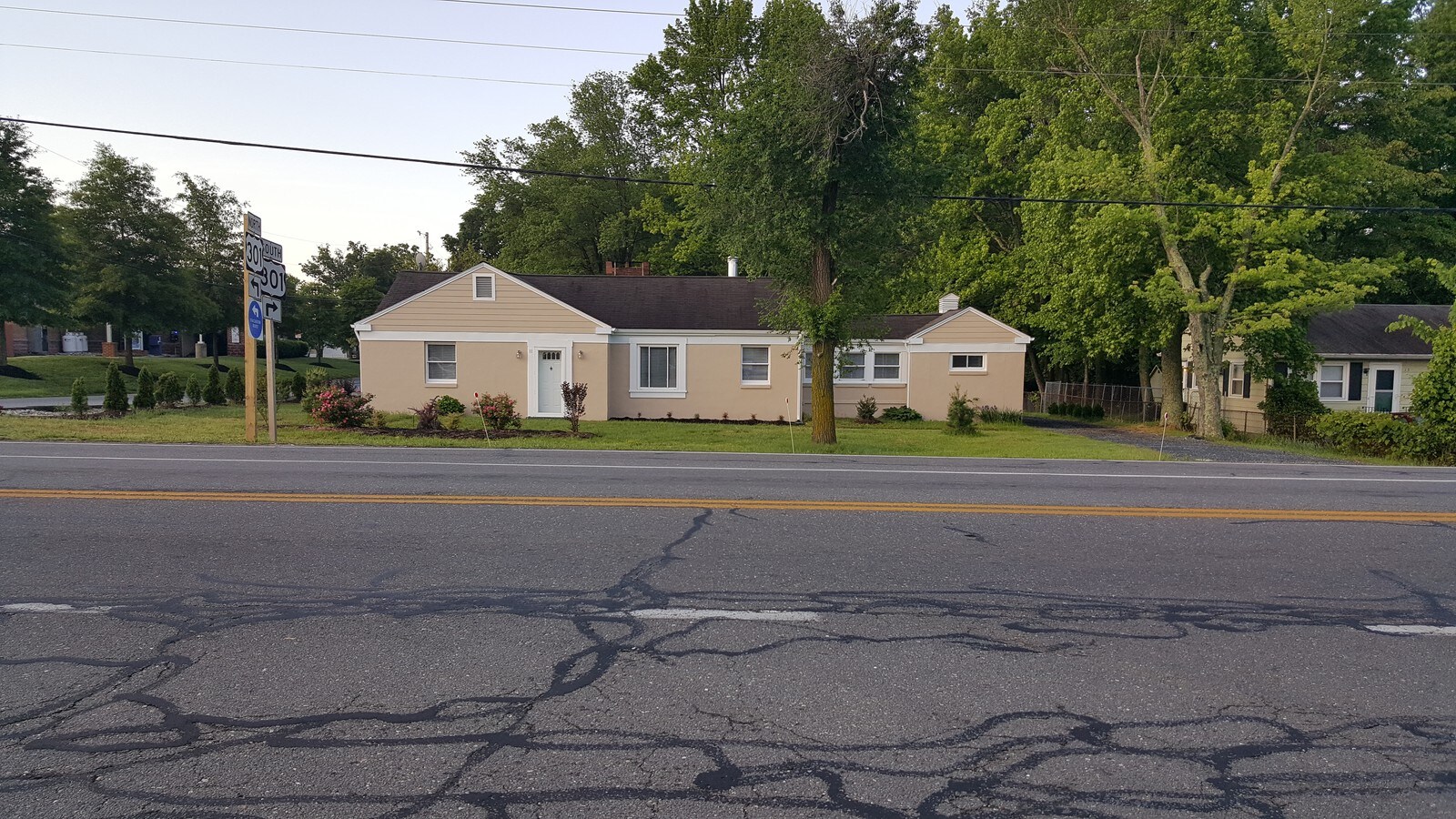 11 W Hawthorne Dr, La Plata, MD 20646