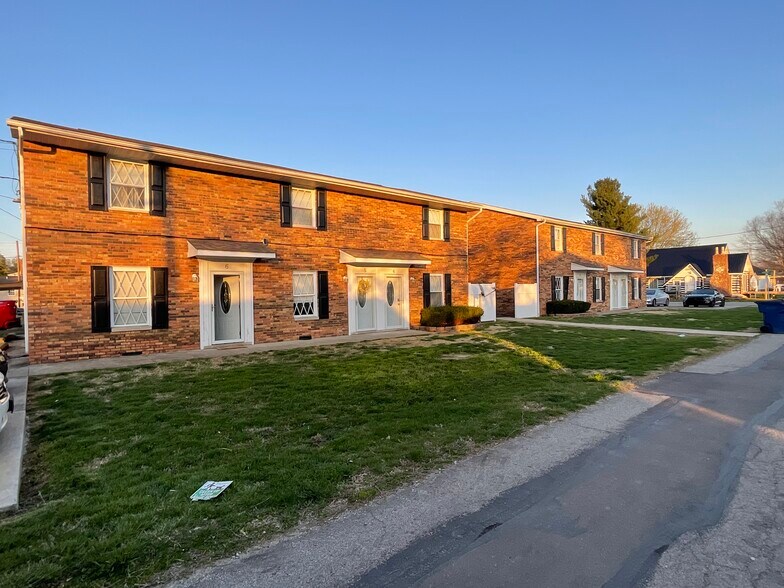 207 E 2nd St, South Point, OH 45680