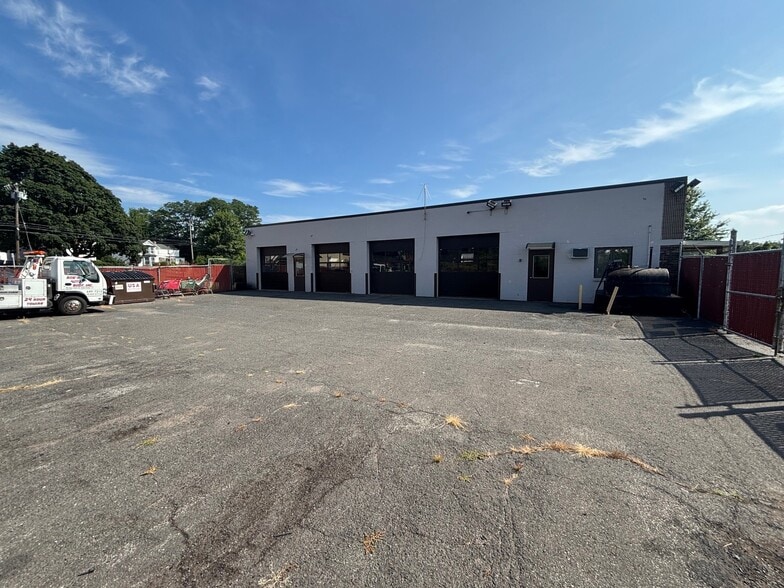 390 New State Rd, Manchester, CT for sale - Building Photo - Image 3 of 8
