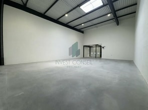 Flex in Osny for lease Interior Photo- Image 2 of 9
